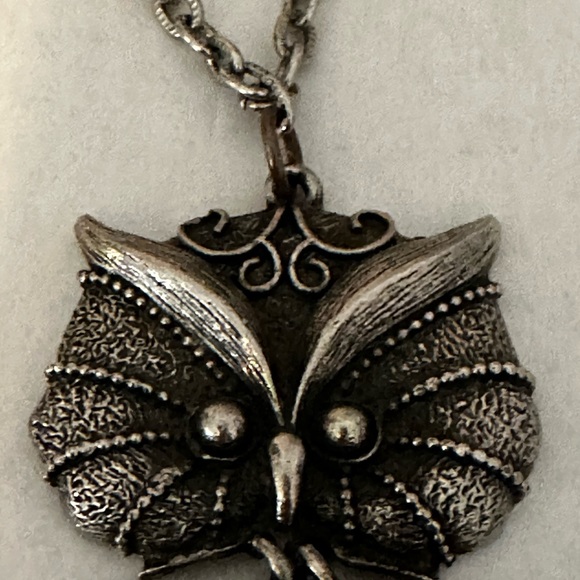 Vintage Mod Retro Articulated Owl Pendant Necklace Silvertone 1970s 24" Chain - Picture 6 of 10